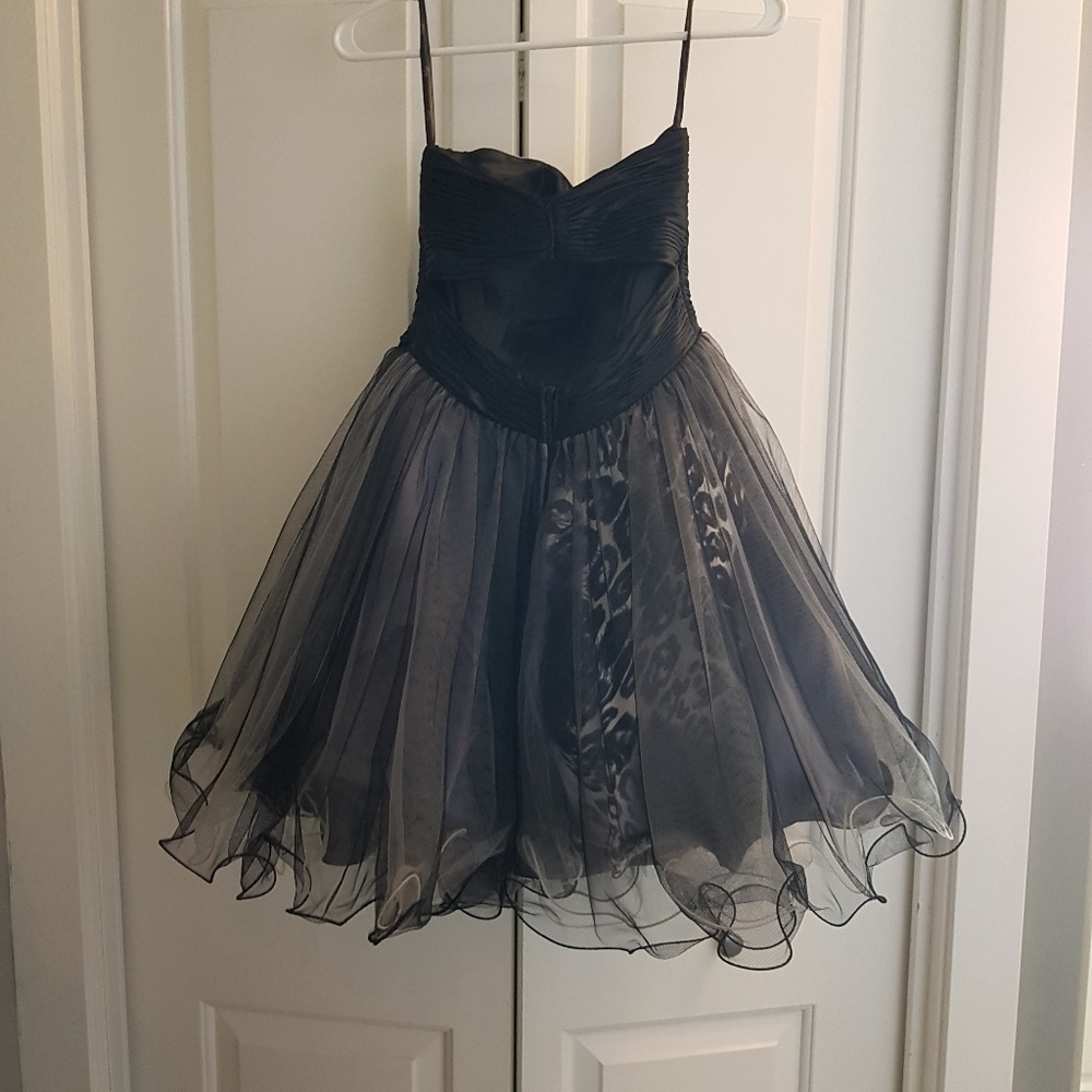 Grad/ event dress - Picture 2 of 3